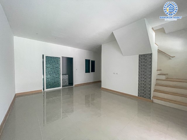 *****ทาวน์เฮ้าส์มือสองกรุงเทพฯ ม.กัสโต้ พหลโยธิน-สายไหม #หลังมุม บ้านตกแต่งใหม่ พร้อมเข้าอยู่ เนื้อที่มากถึง 25.6 ตร.ว. ฟังก์ชัน 3 ห้องนอน 2 ห้องน้ำ 2 ที่จอดรถ บนทำเลเดินทางสะดวก เชื่อมต่อหลายเส้นทาง ใกล้รถไฟฟ้าสายสีเขียว "สถานีโรงพยาบาลภูมิพลอดุลยเดช"